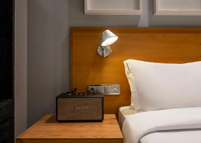 מלון Browns Downtown 3*