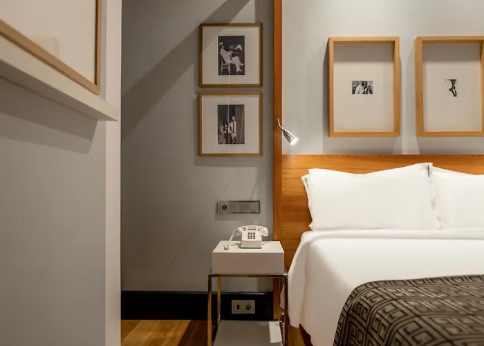 מלון Browns Downtown 3*