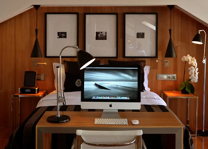 מלון Browns Downtown 3*